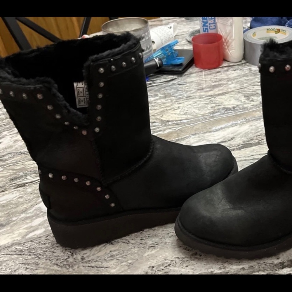 UGG Leather ANKLE SHEEPSKIN BOOTS Booties Wedge Studs Black Women's 6